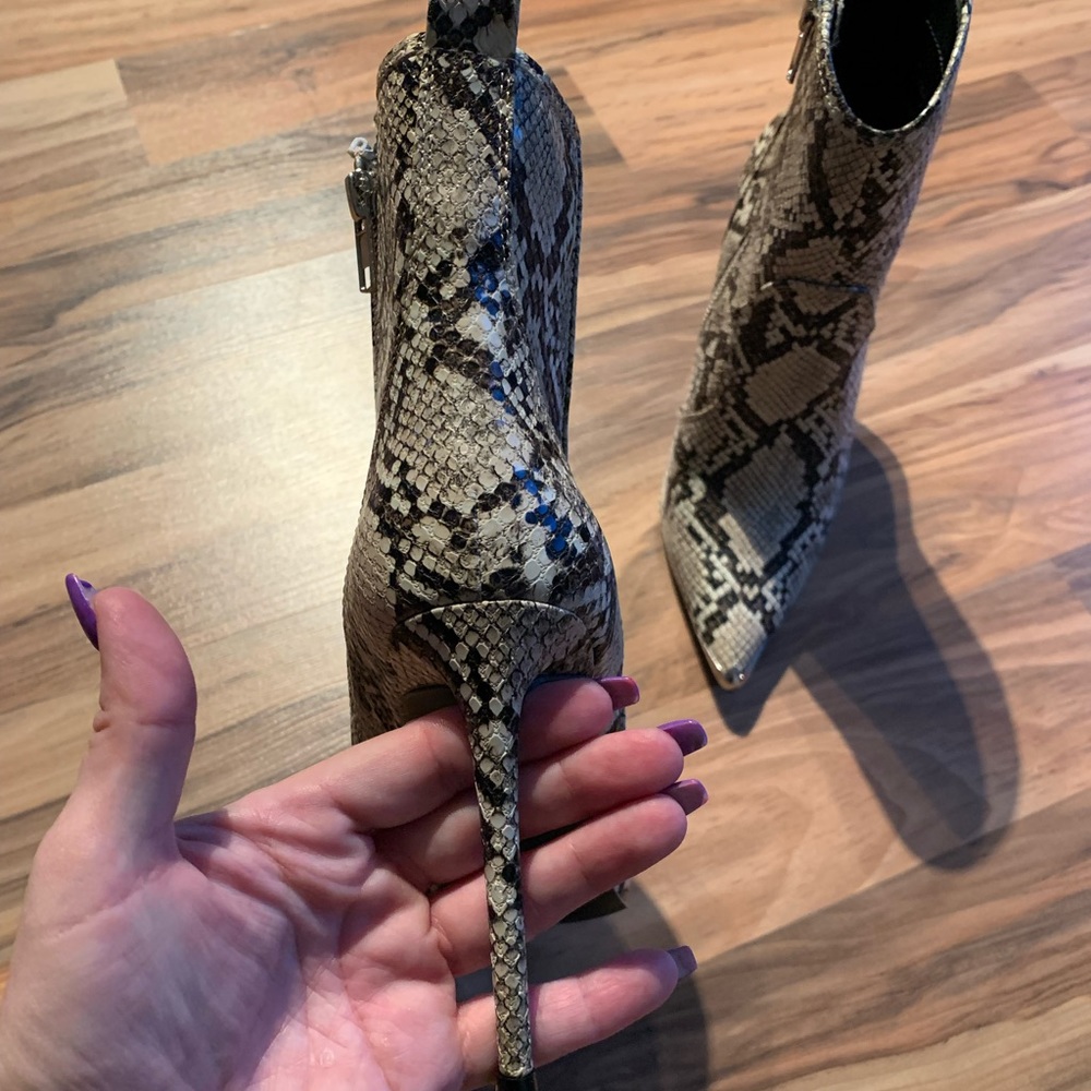 ❌❌SOLD❌❌Winnie Harlow X Steve Madden booties. - Picture 4 of 8